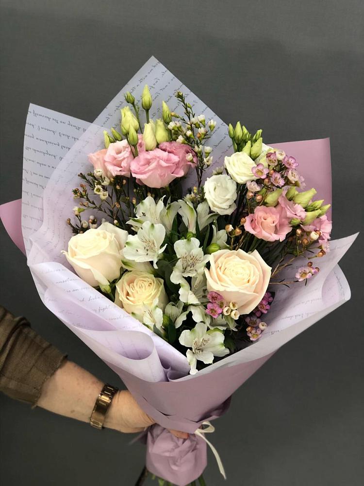 Букет цветов из: Альстромерии, Розы и Лизиантусы в Усть-Коксе