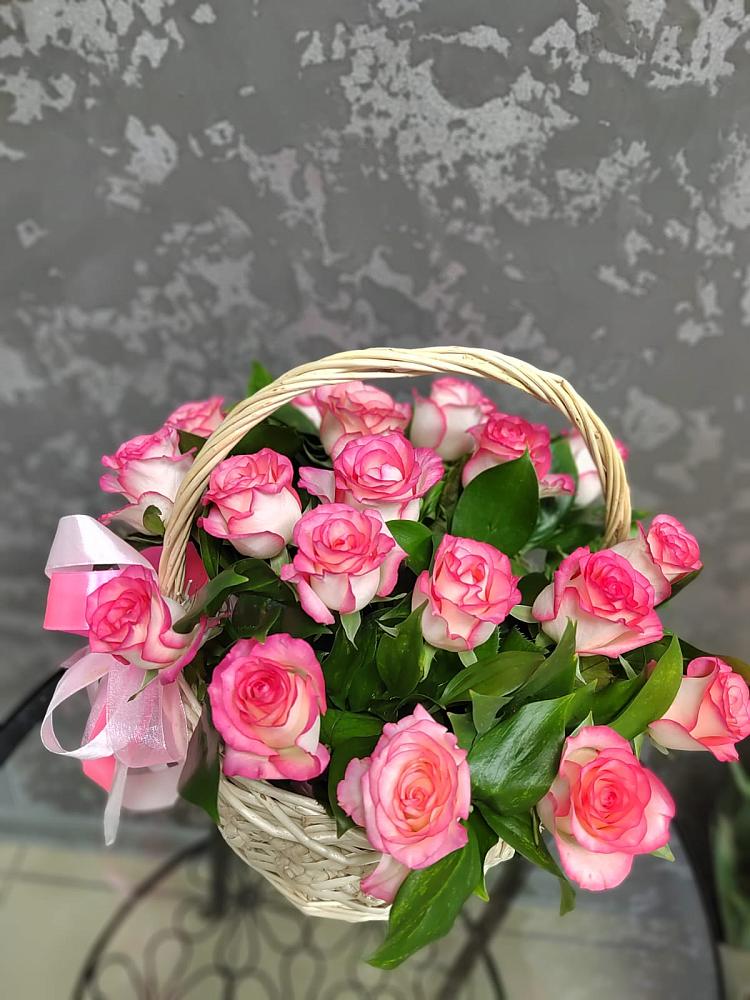 Цветочная композиция из Розы в корзине в Усть-Коксе
