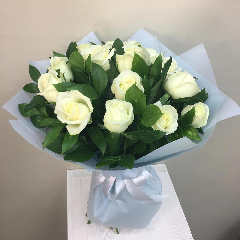 Букет 15 Белых роз Проуд в Усть-Коксе