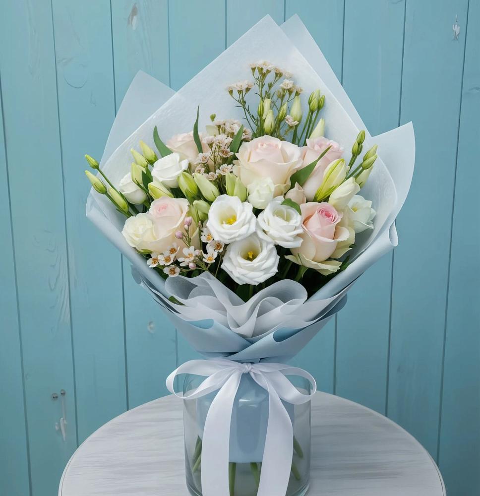 Букет цветов из: Розы и Лизиантусы в Усть-Коксе