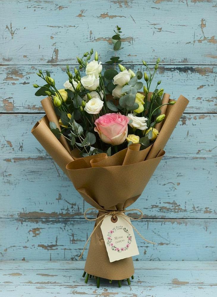 Букет цветов из: Розы и Лизиантусы в Усть-Коксе