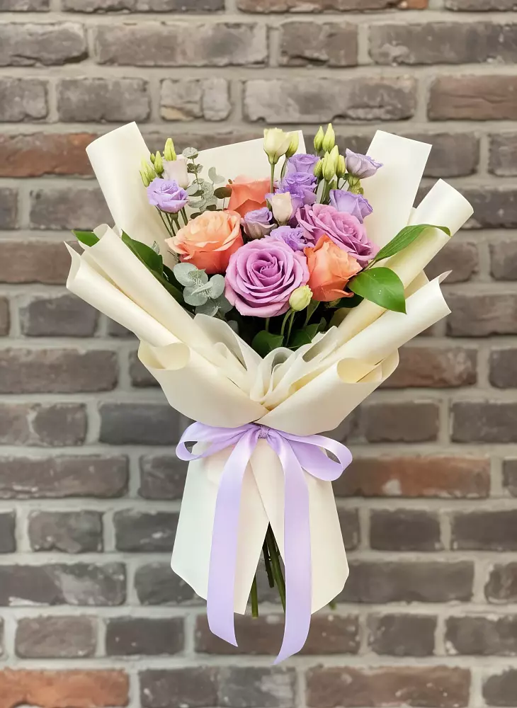 Букет цветов из: Лизиантусы и Розы в Усть-Коксе