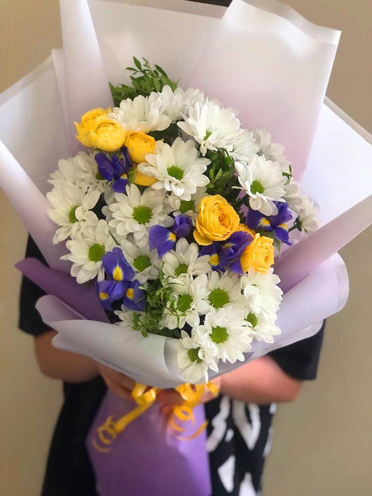 Букет цветов из: Ирисы, Хризантемы и Розы в Усть-Коксе