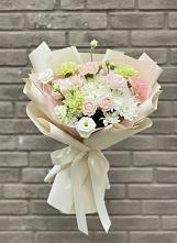 Букет цветов из:  Гвоздики, Розы, Лизиантусы и Хризантемы #REPLACE_PRED# Усть-Коксе