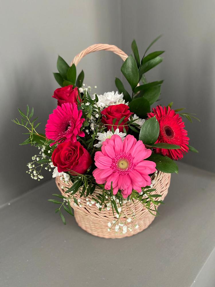 Цветочная композиция из Розы, Хризантемы и Герберы в корзине в Усть-Коксе