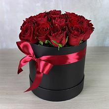 Цветочная композиция из Розы в шляпной коробке в Усть-Коксе