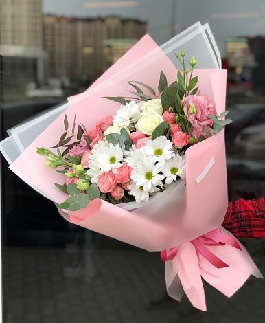 Букет цветов из: Розы, Лизиантусы и Хризантемы в Усть-Коксе