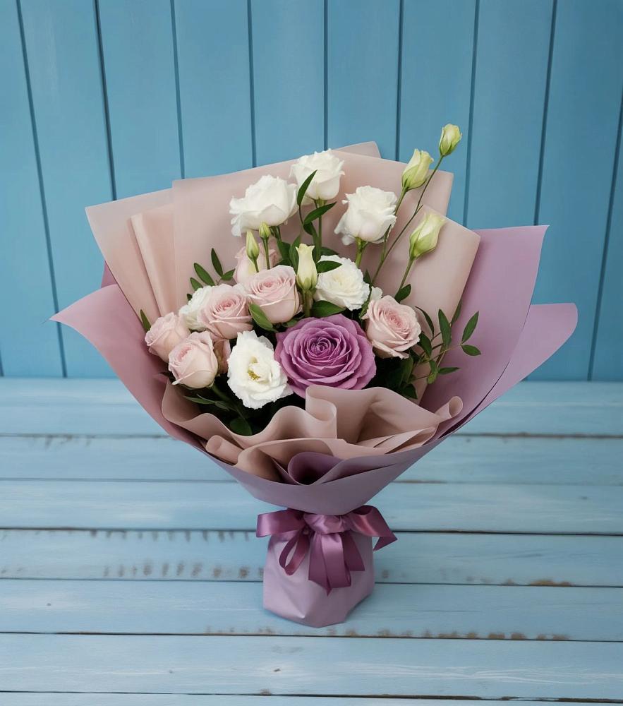 Букет цветов из: Розы и Лизиантусы в Усть-Коксе